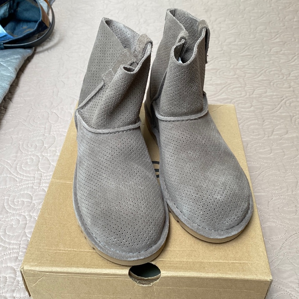 Ugg Classic unlined. Size 8